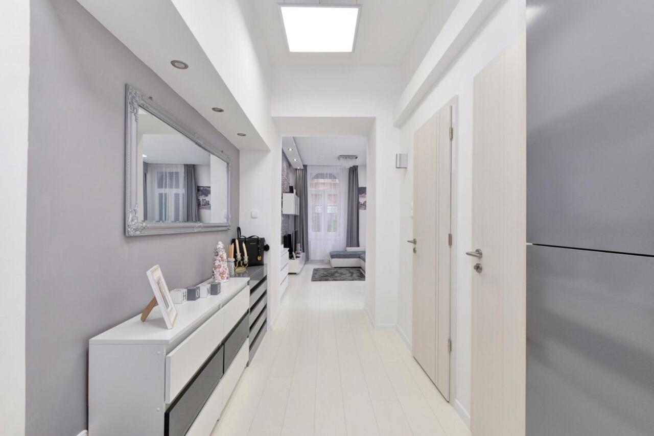 Grey Comfort 2br Near Keleti * Budapest